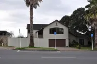 Waiheke Beach Villa Oneroa Отели в г. Онероа