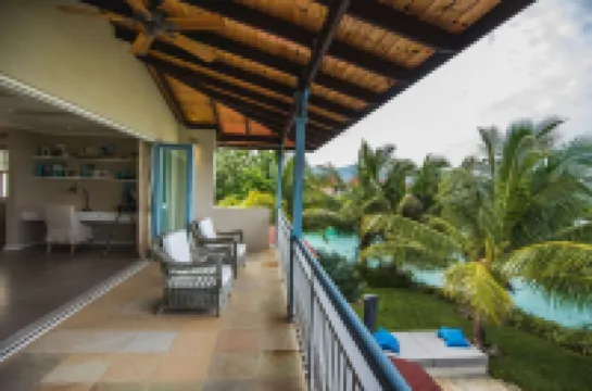 Luxury private villa on Eden Island 羅切凱曼酒店