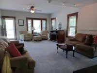 Beautiful and Cozy With 5 Bedrooms Hotels in Benton Township