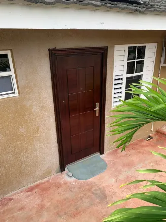 Studio bungalow WiFi/ Hot Water in flourishing Drax Hall