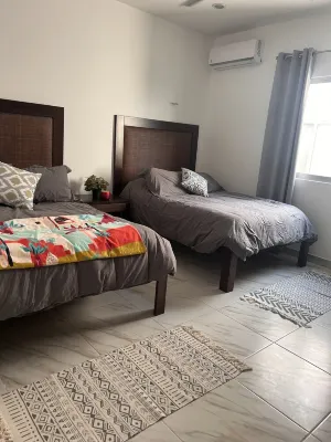 Amazing Beach Waterfront Penthouse فنادق في 