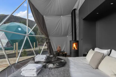 Golden Circle Domes Glamping Experience Отели в г. Селфосс