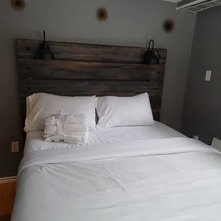 Cosy Basement Apartment on the East side.