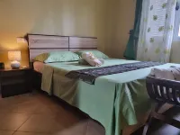 Maison à Louer à 10 Minutes de la Plage Hotels in 