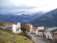 Mirasierra House Hotels in Bedmar