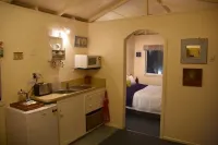 Quail Cottage - Quaint, Cosy, Peaceful and Private
