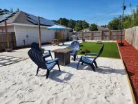 Cottage with awesome outdoor living area 5 minutes to Navarre Beach!