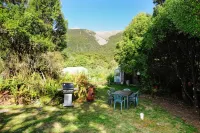 Birdsong Cottage - nestled up against Mt Aspiring National Park with Spa