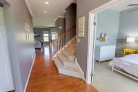 Waterfront Single Family Home w/Linens included - Luxury living 4 Miles To Beach 오션 뷰 호텔