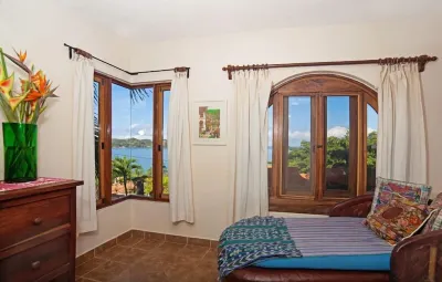 Casa Mariluna - Lovely Sayulita Beachside Villa โรงแรมใน