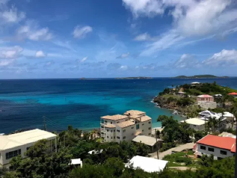 MANGO MOJO: Spacious Luxury Penthouse; Endless Sea Views; Pool; Walk to Town! 住宿飯店