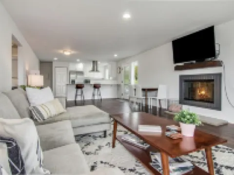 Downtown Kirkland - Luxury 3rd Street Retreat Hotels in Kirkland