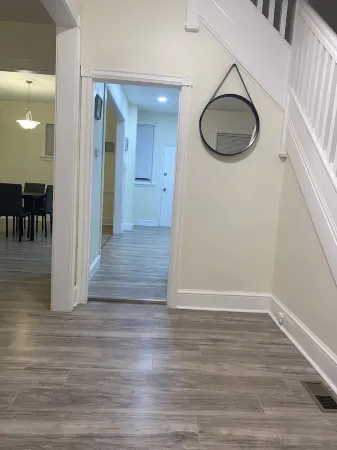 Super cute 3 bedroom remodeled townhouse near downtown Wilmington Отели в г. Уилмингтон