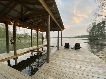 Shore Thing Waterfront Home with private covered boat dock on Toledo Bend