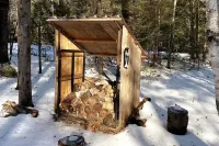Charming 4 season log cabin near Algonquin Park Hotels in Kearney