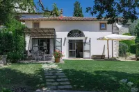 LE SCUDERIE: Villa with private pool and garden Hotels in Pontassieve