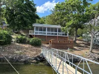 Lakefront cozy cottage!