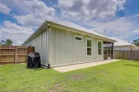 Bright Foley Home w/ Patio - 7 Mi to Wharf & Beach - WiFi