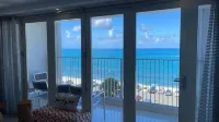 Paradis - Luxurious Apartment with Ocean View and Balcony.
