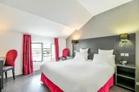 Logis Hôtel & Restaurant la Villa Bleue فنادق في Cambo-les-Bains