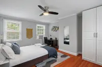 Charming Townhouse Retreat by Cozysuites