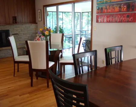 Loya's Little House Bed & Breakfast