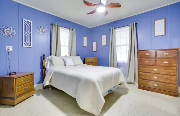 步行至第一街：蒂博多的家庭之家！