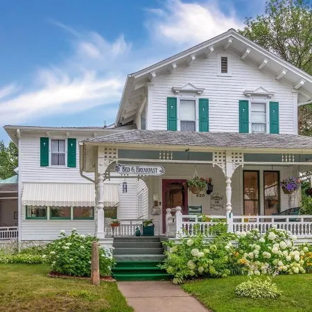 Carriage House Bed & Breakfast