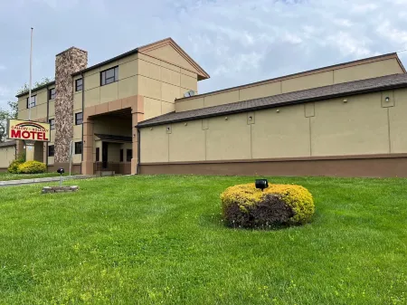 Gallery Holiday Motel Отели рядом с достопримечательностью «Perth Amboy City Hall»