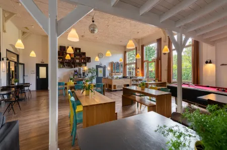 Stayokay Hostel Haarlem Отели в г. Velsen-Zuid