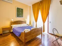 Mamma Sisi Hotels near Teatro Apollo