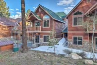 Mammoth Lakes Townhome - 10-min Walk to Village! Hotels near Mammoth Ski Museum