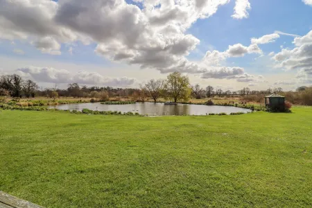 Hayloft Cottage Отели в г. Литл Глемхем