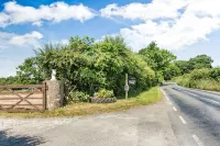 Covert Farm Cwtch Hotels in Jeffreyston