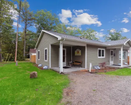 Sunny Side Cottages Hotels in Alcona County