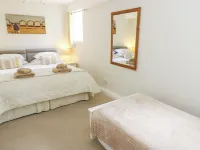 Bullace Barn Hotels near Cudworth Park