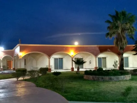 Hotel Jiménez Plaza Отели в г. Хосе Мариано Хименес