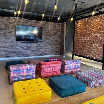 Stylish Private Room City Views & Prime Location