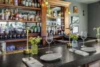 McCully House Inn - bar