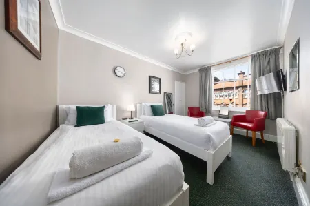 The Grapes Pub Отели в г. Нетли