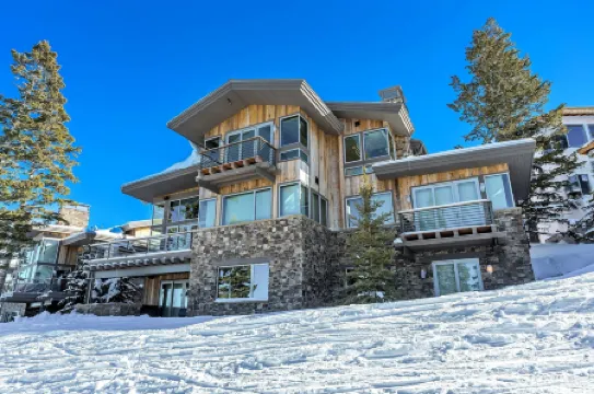 Stunning 6-Bedroom Chalet in Heart of Park City Home