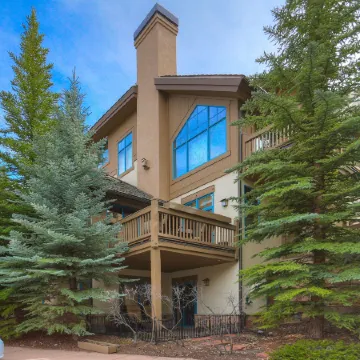 4Br Plus Den Platinum Townhome, Walk to Lift Townhouse