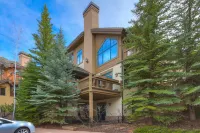 레드어닝의 4 베드룸 플러스 덴 플래티넘 타운홈, 리프트까지 걸어서 이동 가능