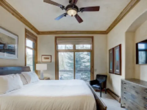 4Br Plus Den Platinum Townhome, Walk to Lift Townhouse Hotels in Edwards