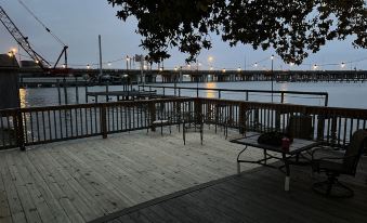 Boat House Studio - Water Front Pets Wifi Smart Tv Apts by RedAwning