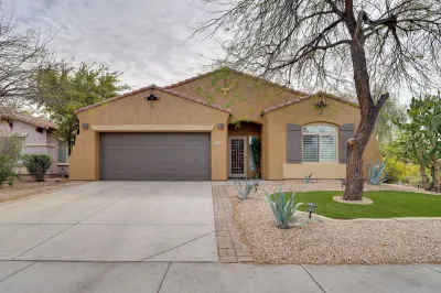 Peoria Home w/ Hot Tub ~ 8 Mi to Sports Complex!