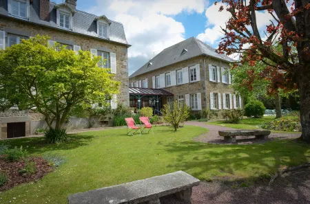 Logis Hotel Restaurant Auberge de La Sélune Отели в г. Сен-Лоран-де-Тергат