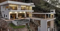 Luxury 4 Bedroom Oceanview Villa w/breathtaking views : Gated Resort Community!