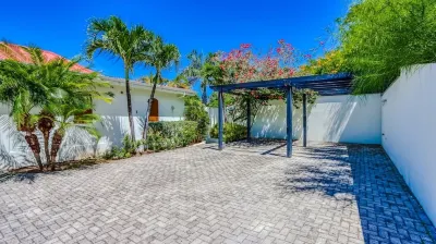 Tropical Oasis in St. Martin 5 min to beach! Huge private pool+panoramic views!! Hotels near Dawn Beach