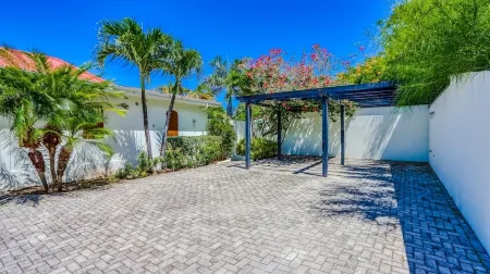 Tropical Oasis in St. Martin 5 min to beach! Huge private pool+panoramic views!! Отели рядом с достопримечательностью «Dawn Beach»